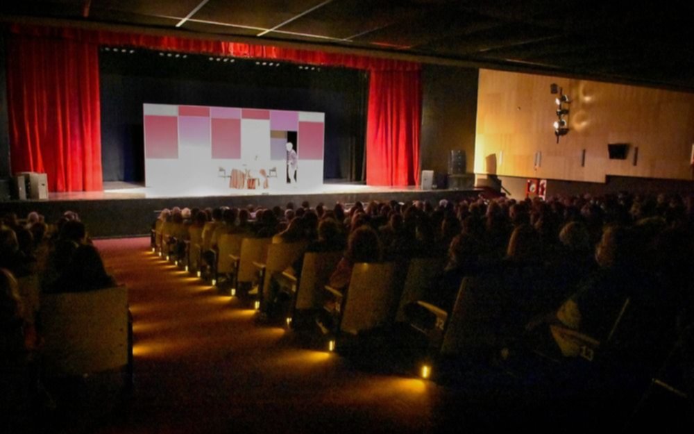Inició la temporada del teatro municipal