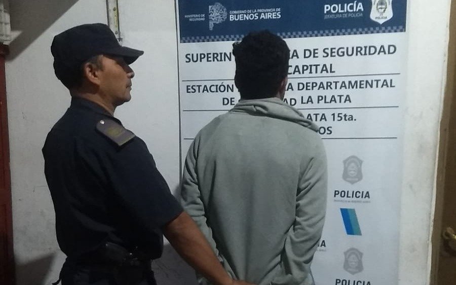 Locura en La Plata: se peleó con su hermano, lo apuñaló y lo mandó al hospital