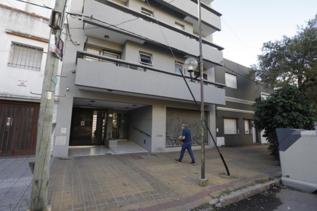 Asaltaron, maniataron y golpearon a un hombre en un edificio de La Loma