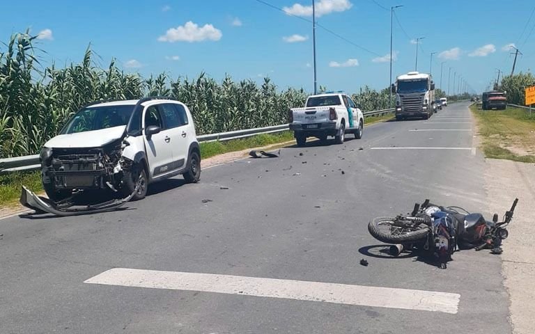 Un motociclista resultó herido tras un fuerte choque en Berisso