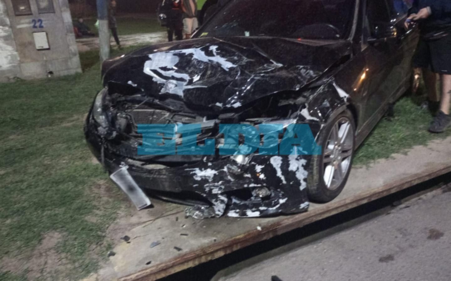 Tremendo choque en Abasto con dos menores heridos y un hombre en estado crítico