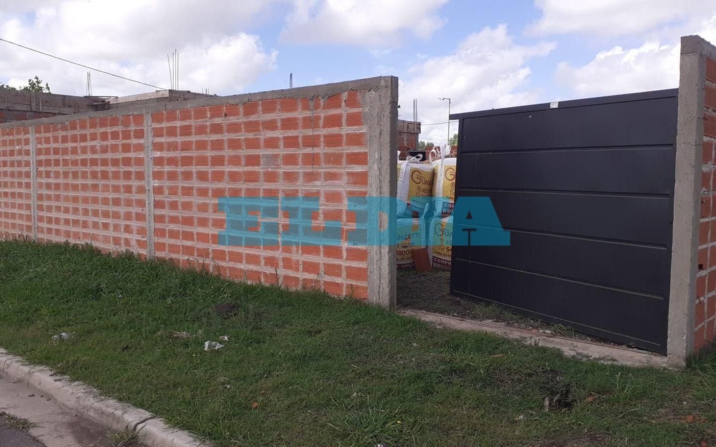 Un barrio de La Plata en vilo por los portones: se robaron cuatro en tres noches