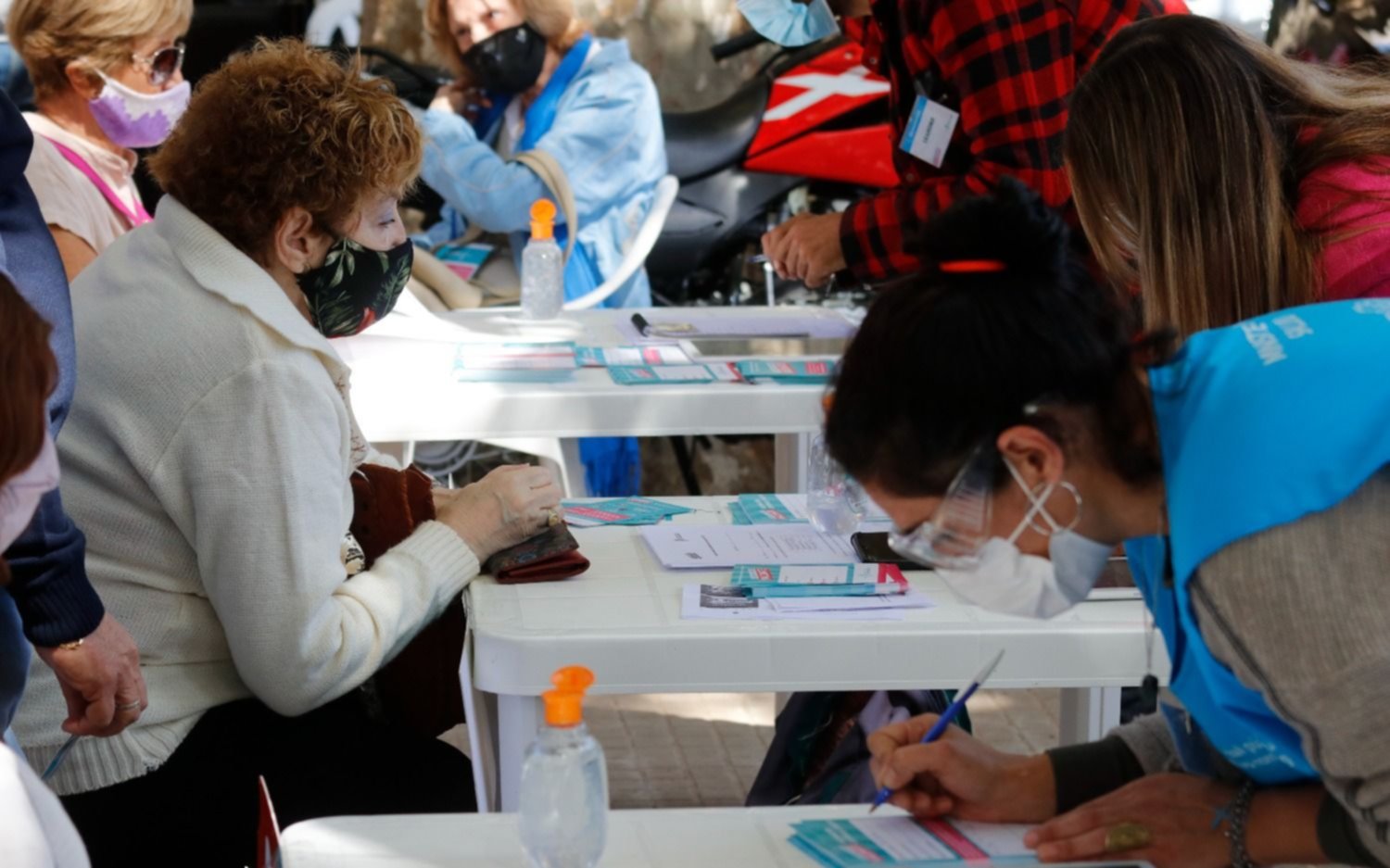 La "adicional", la cuarta dosis contra el coronavirus se empezará a aplicar en Argentina
