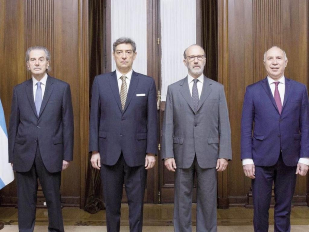 La Corte decidió que la guerra entre colegios y franquicias se dirima en audiencias públicas