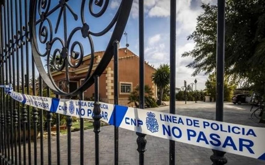 España: tiene 15 años, le cortaron internet por malas notas escolares y mató a toda su familia