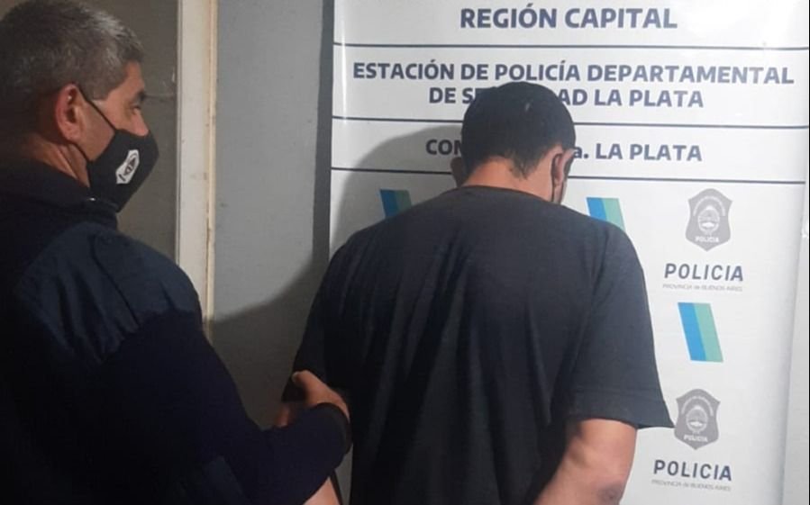Una mujer sufrió un intento de robo en la Terminal: el ladrón la amenazó con un martillo