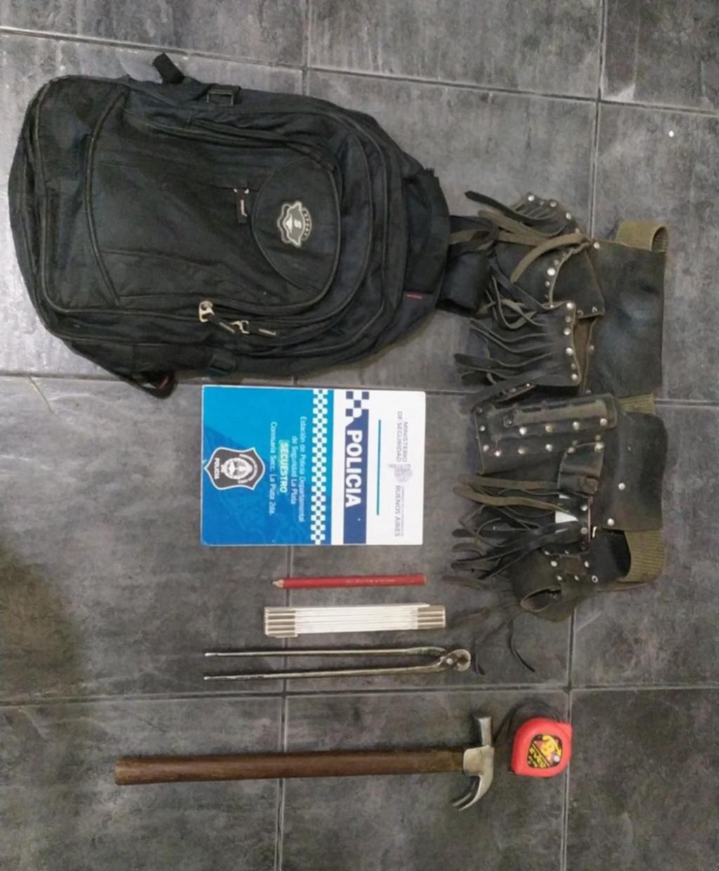 Ataque frustrado dentro de la Terminal: amenazó a una mujer con un martillo