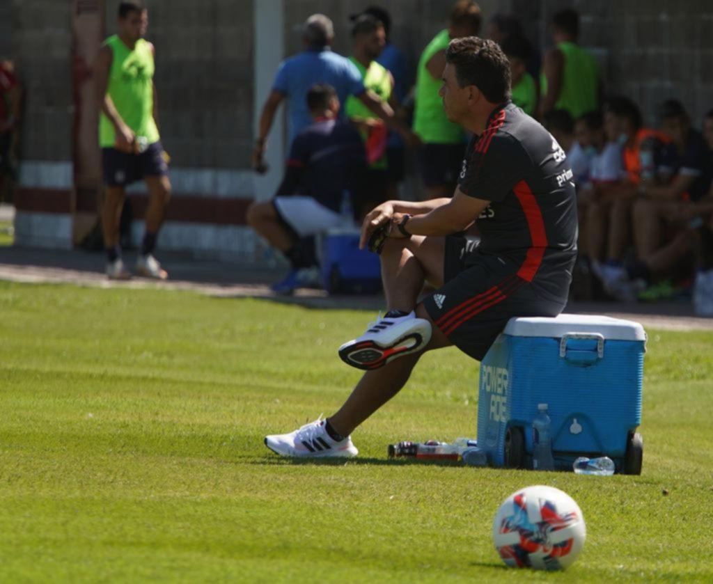 Gallardo analiza un par de cambios para jugar ante el Patrón