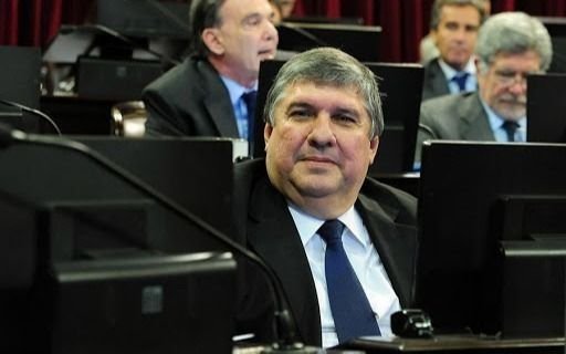 Reparos de un senador K, jefe del bloque oficialista, por el acuerdo con el FMI: pide conocer "el detalle"
