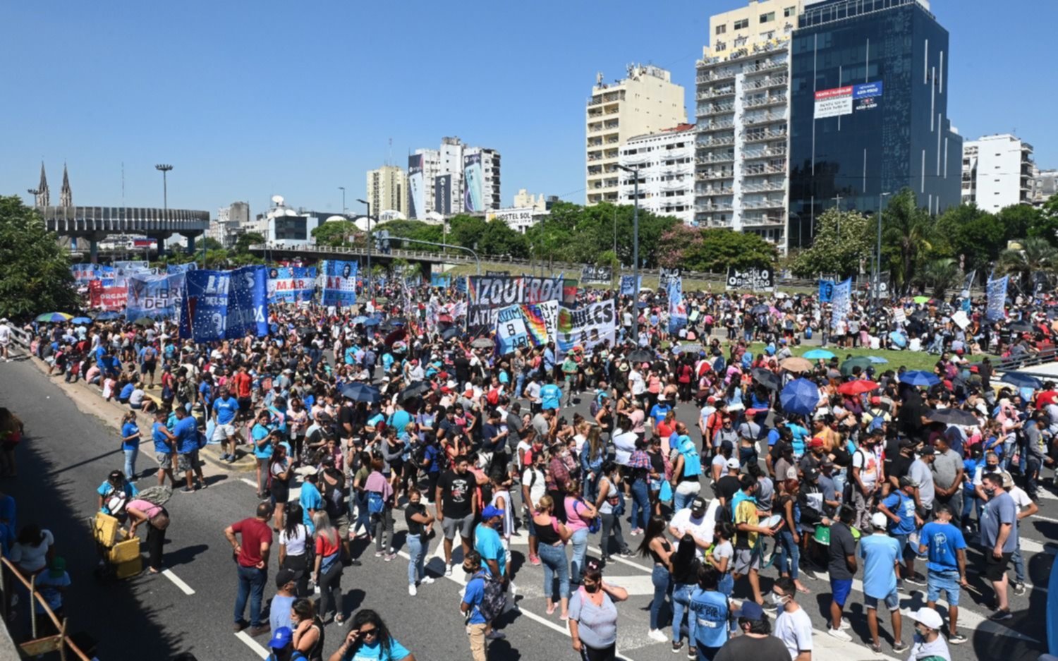 El centro porteño es un caos por una marcha de organizaciones sociales