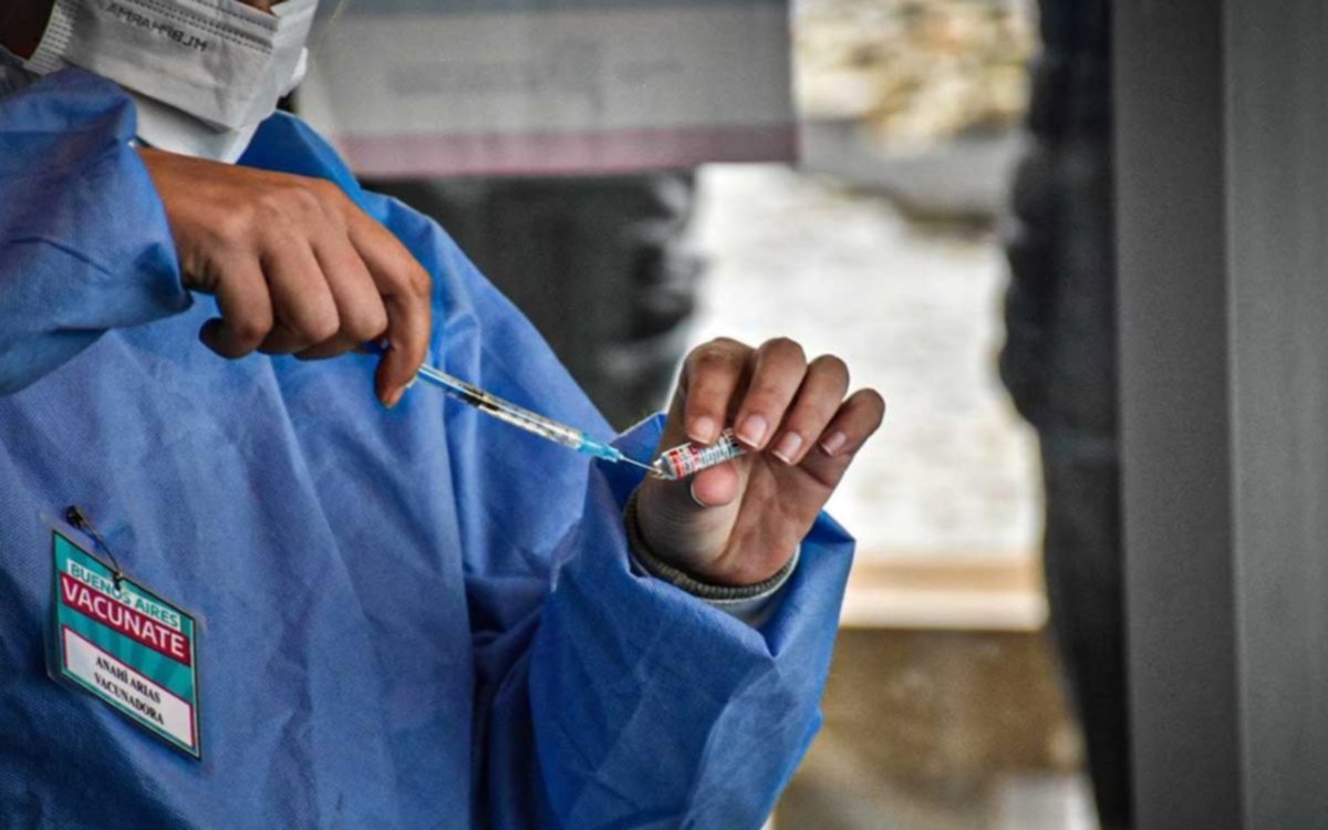 En Provincia habilitan la vacunación libre de tercera dosis para mayores de 30 años
