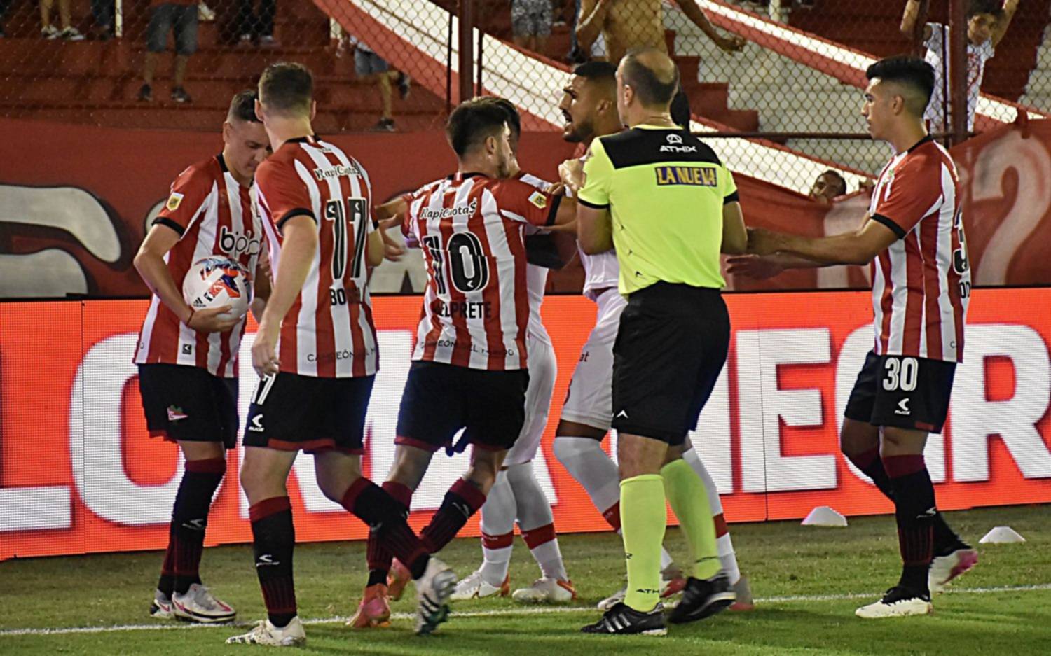 VIDEO.- Este fue el polémico penal que le cobró Baliño a Noguera, en una noche de flojo arbitraje 