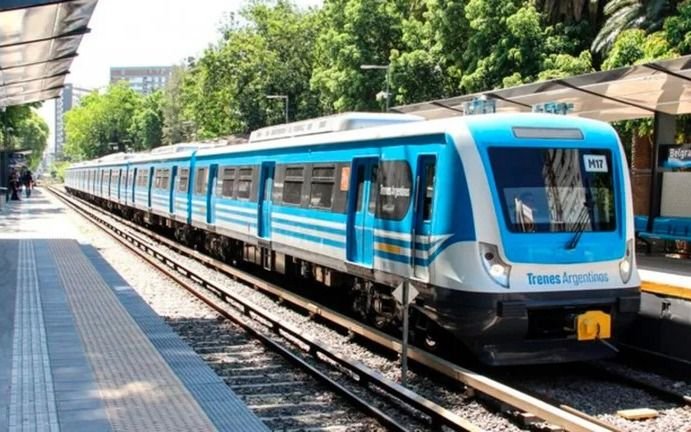 El Tren Sarmiento funciona con demoras por un paro: personal jerárquico conduce las formaciones