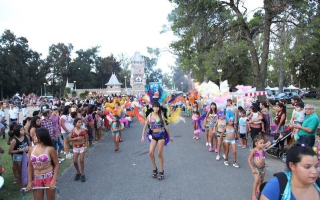 Convocan a murgas y comparsas para desfilar en la vuelta del Carnaval en la Repu: cómo anotarse