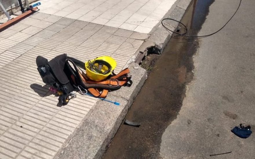 Ensenada: un operario de 23 años cayó al vacío desde unos siete metros y se encuentra grave