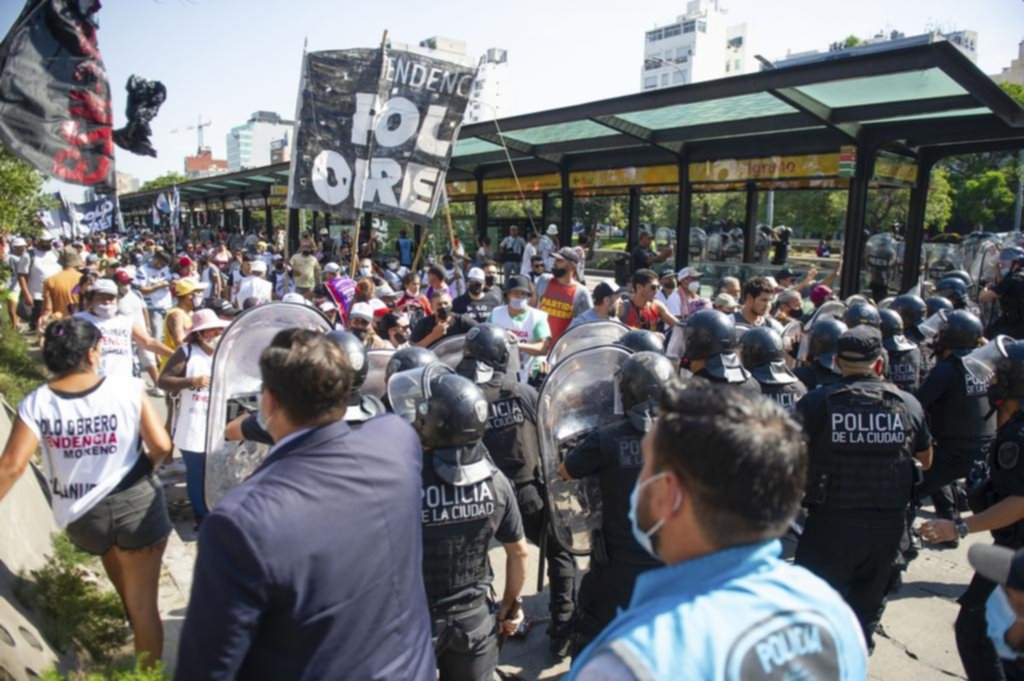 Otro piquete e incidentes frente a Desarrollo Social