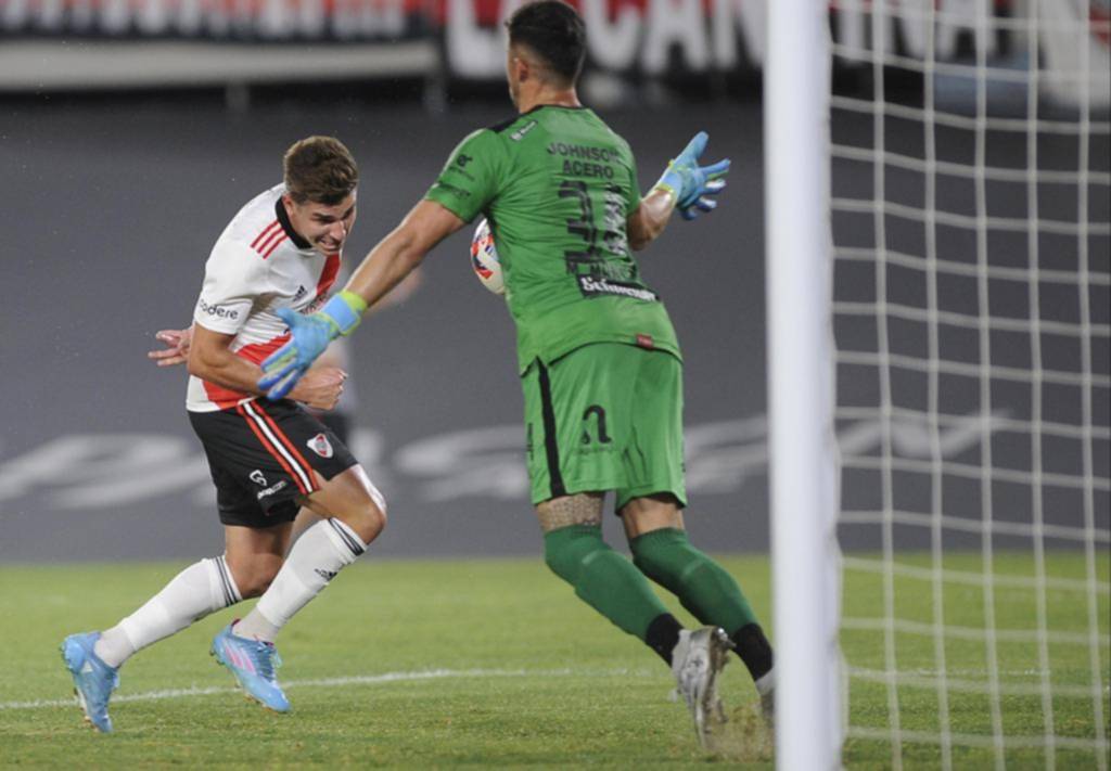 River, con un Julián Álvarez demoledor, destrozó al Patrón y alcanzó la primera victoria