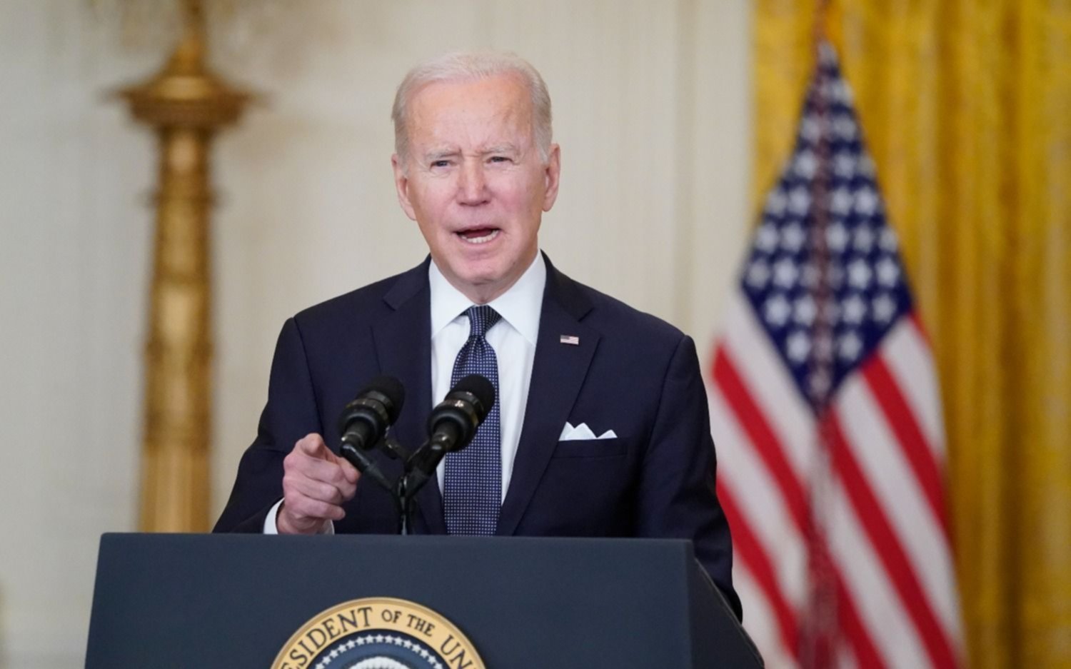 Biden dice que es "muy alto" el riesgo que Rusia invada Ucrania y Moscú echa al Nº2 de la Embajada de EEUU