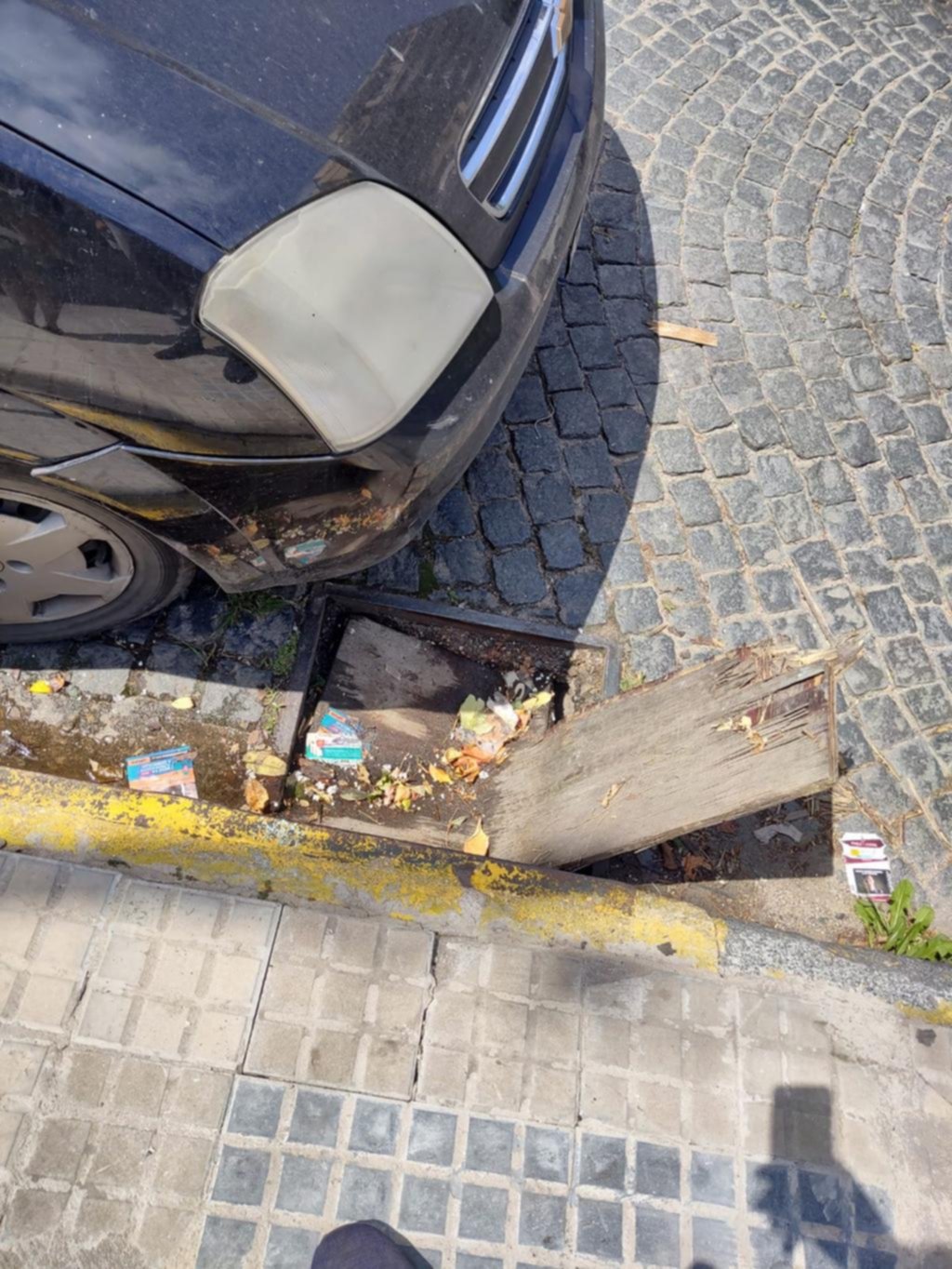 En 5 y 41, cuidado al estacionar: hay un hueco