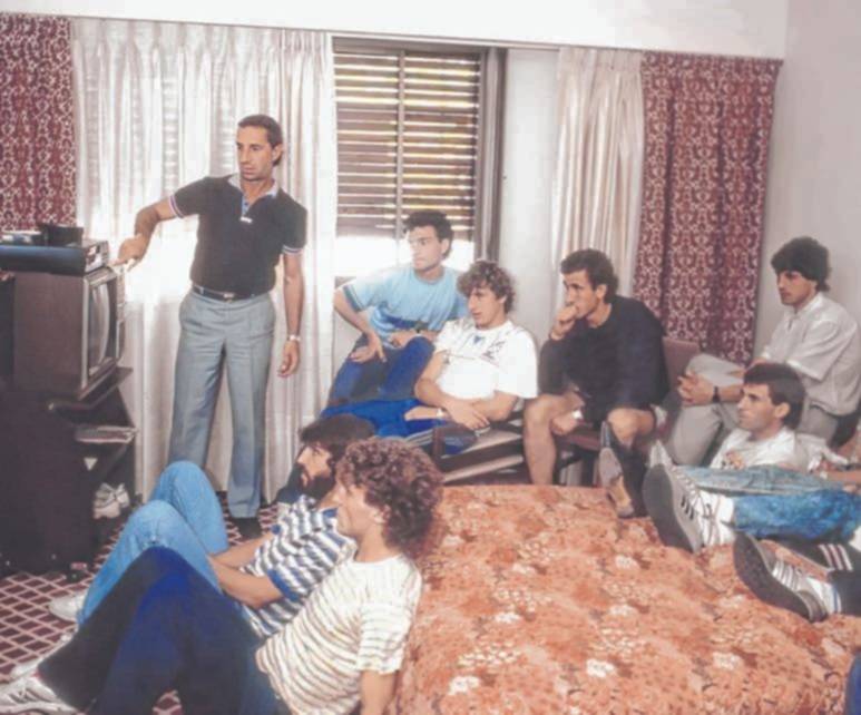 “Uno espera llegar y ver al Bilardo que nos agarró con 20 años, pero ya no es así”