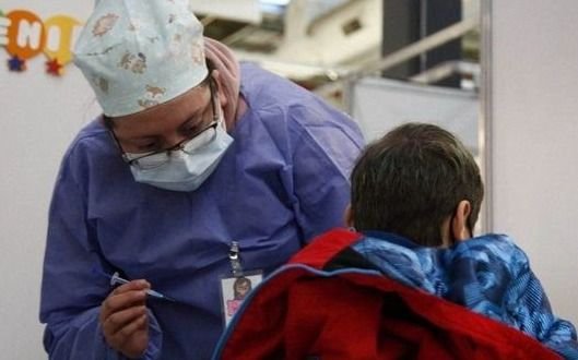 Revelan cuáles fueron los efectos adversos de las vacunas pediátricas anticovid