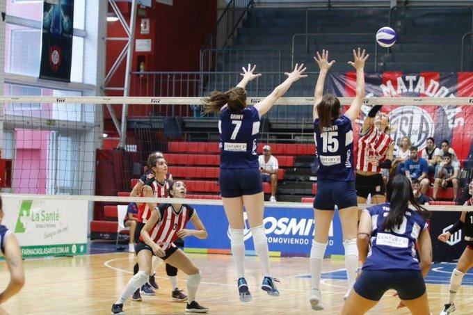 Las Lobas festejaron tras un gran clásico de Vóley en la Liga Nacional