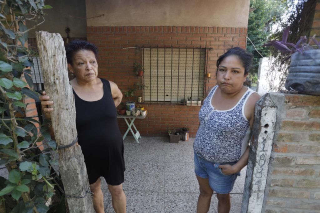 Con chalecos policiales, una banda pesada atacó a una familia en Villa Elisa
