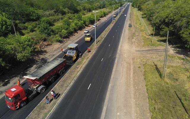 Avanzan los trabajos de repavimentación en Camino Centenario