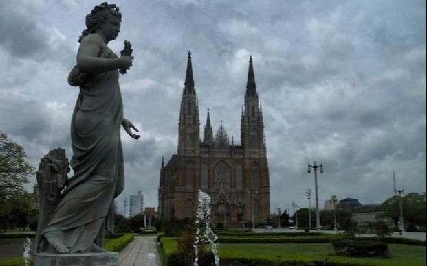 Afloja la ola polar en La Plata, aunque se espera cielo nublado
