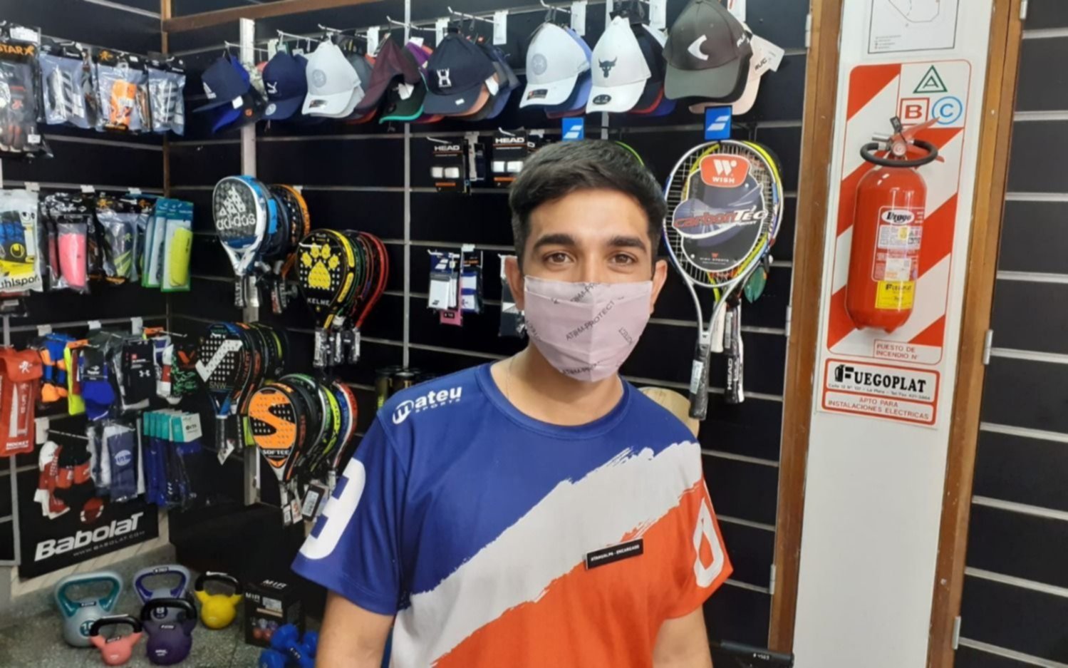 VIDEO. Asaltaron una casa de deportes en pleno centro