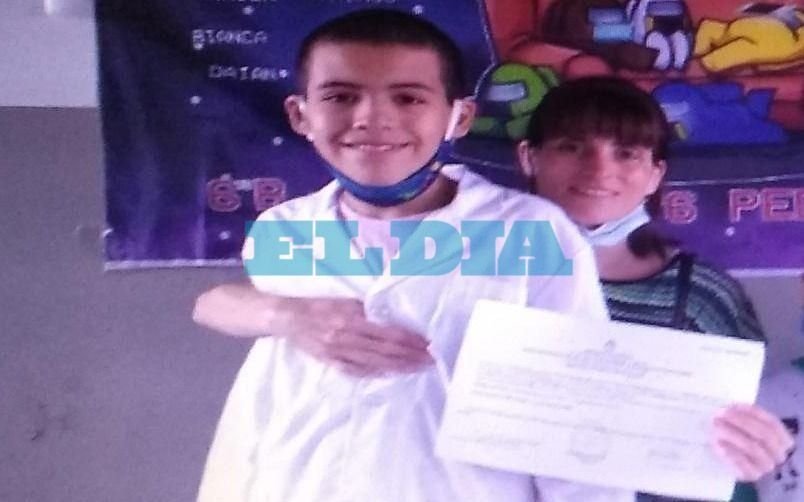 El drama de un estudiante platense con autismo que no puede volver a la escuela por los problemas edilicios