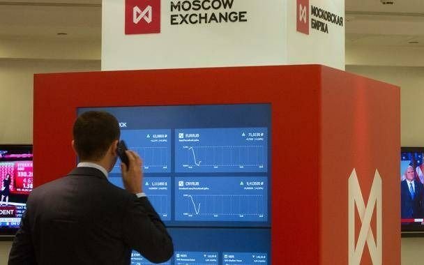 La guerra sacude los mercados: la Bolsa de Moscú se desploma con pérdidas de hasta 50 por ciento
