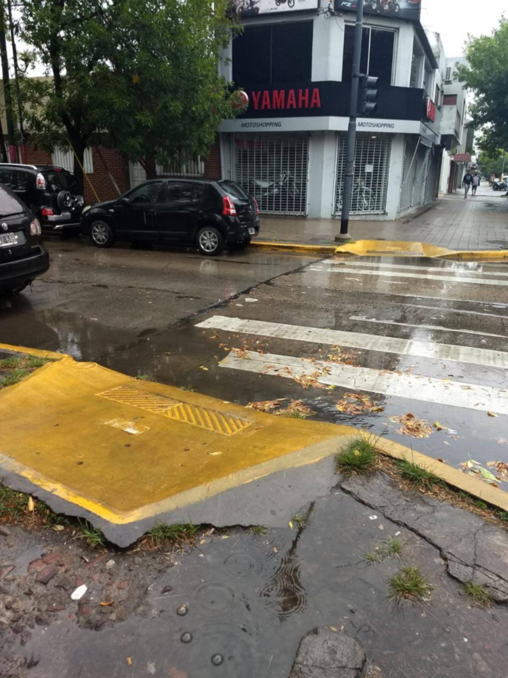Reclamo por accesibilidad en la esquina de 13 y 37