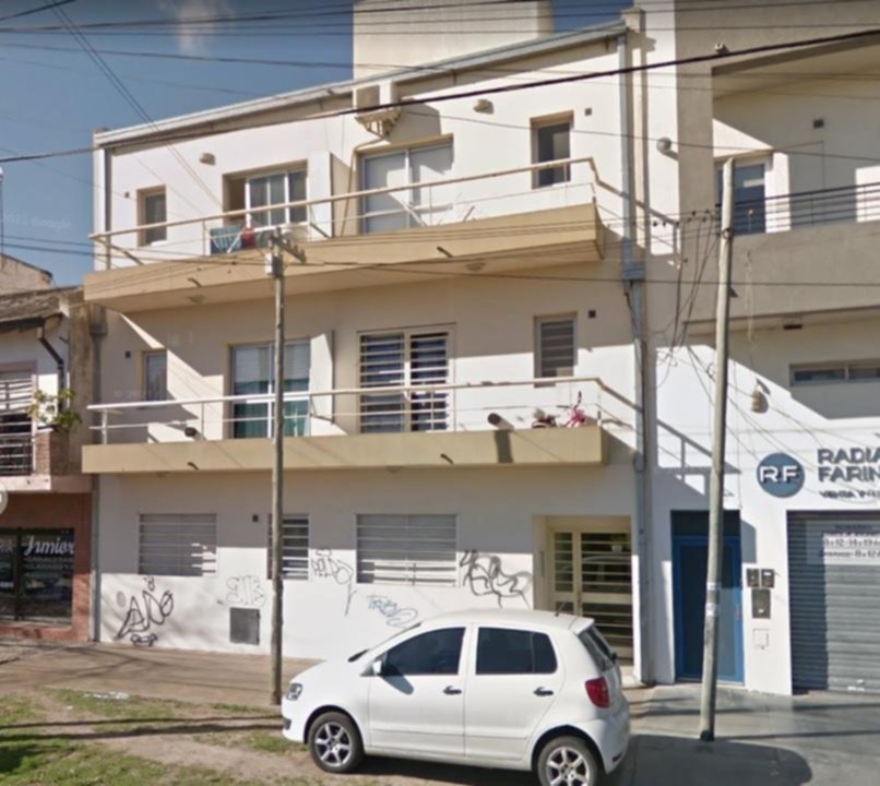 Estupor en Villa Elvira por una tragedia en un edificio con historia de “pólvora”