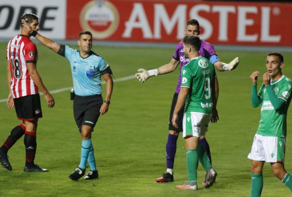 Conmebol le dio la derecha al árbitro por el gol anulado
