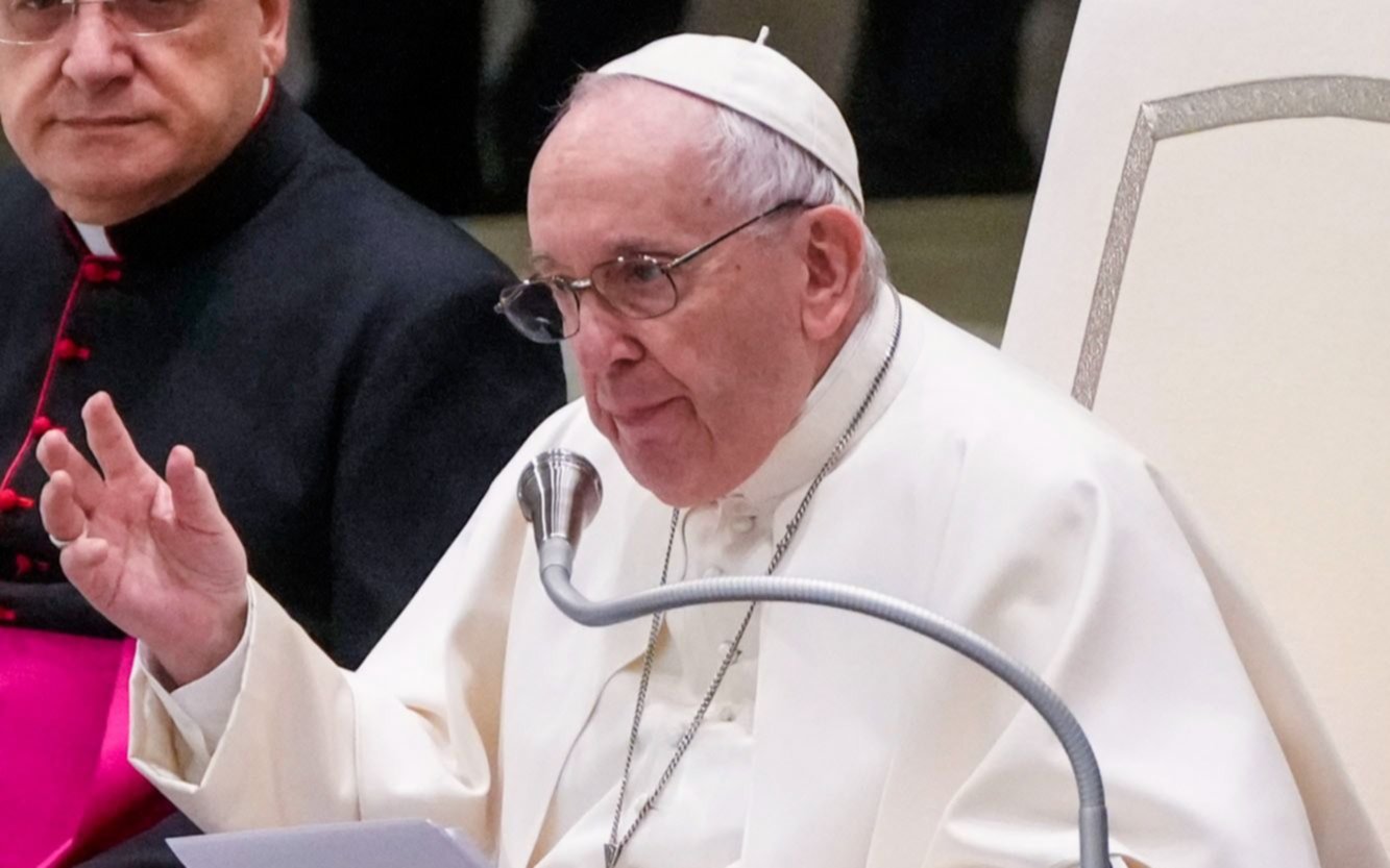 "Preocupado por la guerra", Francisco fue a la embajada rusa ante el Vaticano