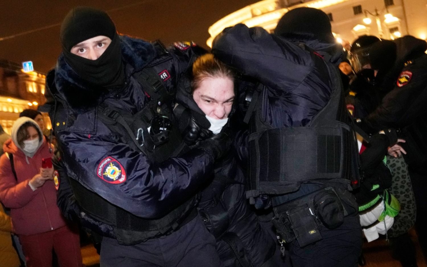 Más de 1.800 detenidos en protestas contra la guerra en Rusia