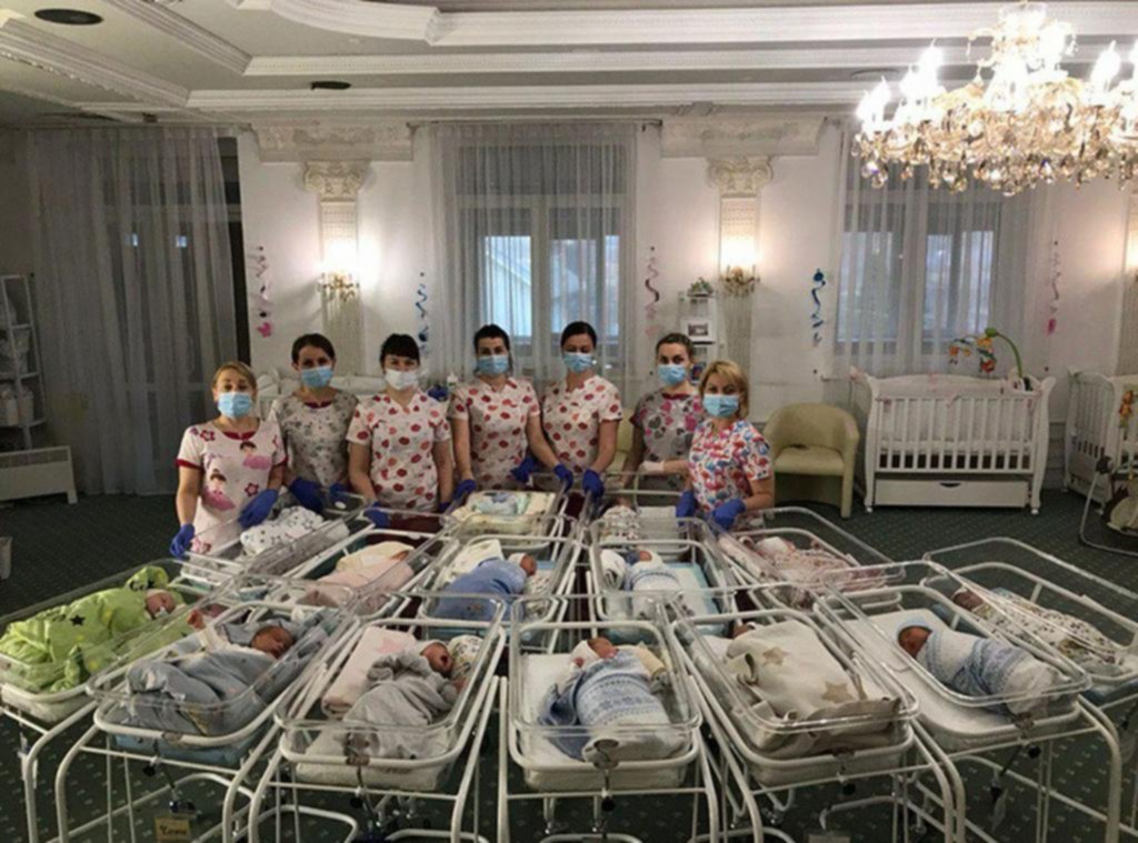Fueron a buscar a sus bebés a Ucrania y no pueden volver