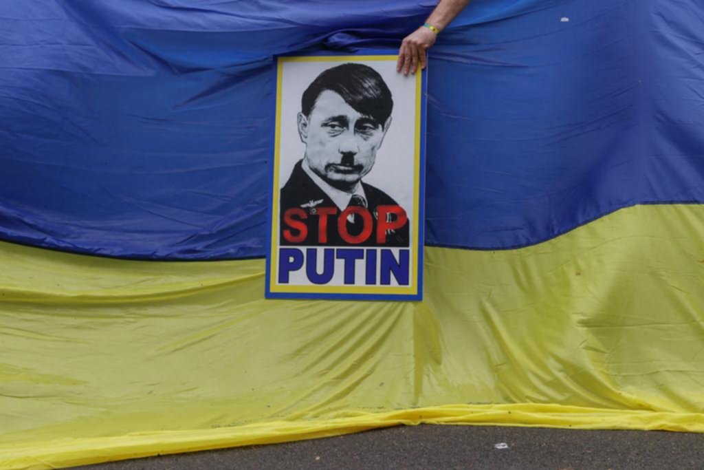 Putin se está comportando “como los nazis”