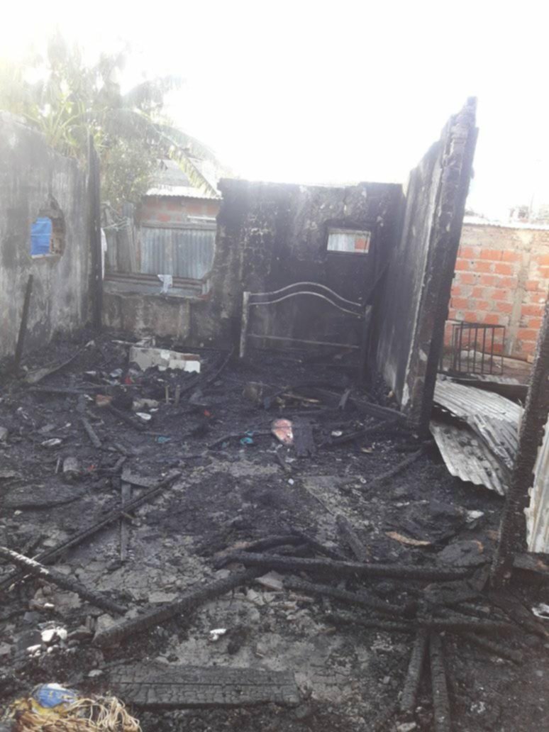 Un incendio dejó en jaque a una familia