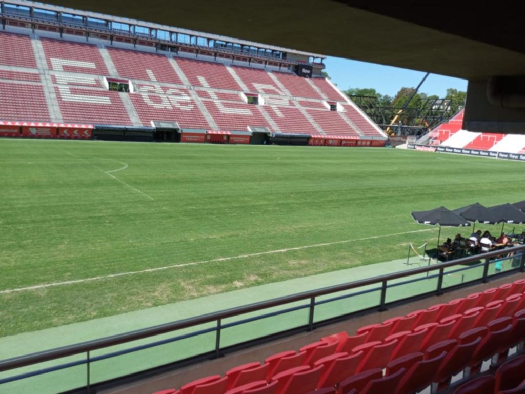 Cambios en el equipo y en el campo de juego para mañana