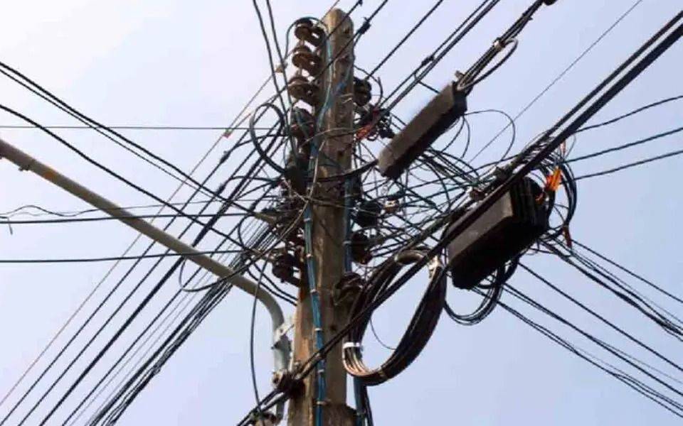 Denuncian robo de cables de teléfono e internet en Tolosa