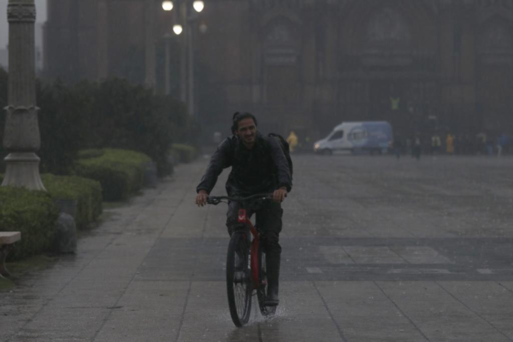 Con alerta en la Región, apagón y diluvio en la Costa