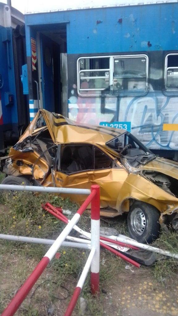 Quiso cruzar con la barrera baja y fue arrollado por el tren