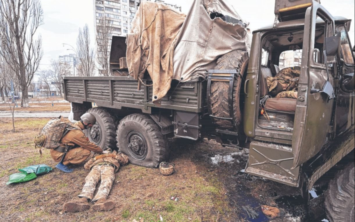 A la espera de otro ataque feroz: Kiev resistía en medio de los bombardeos