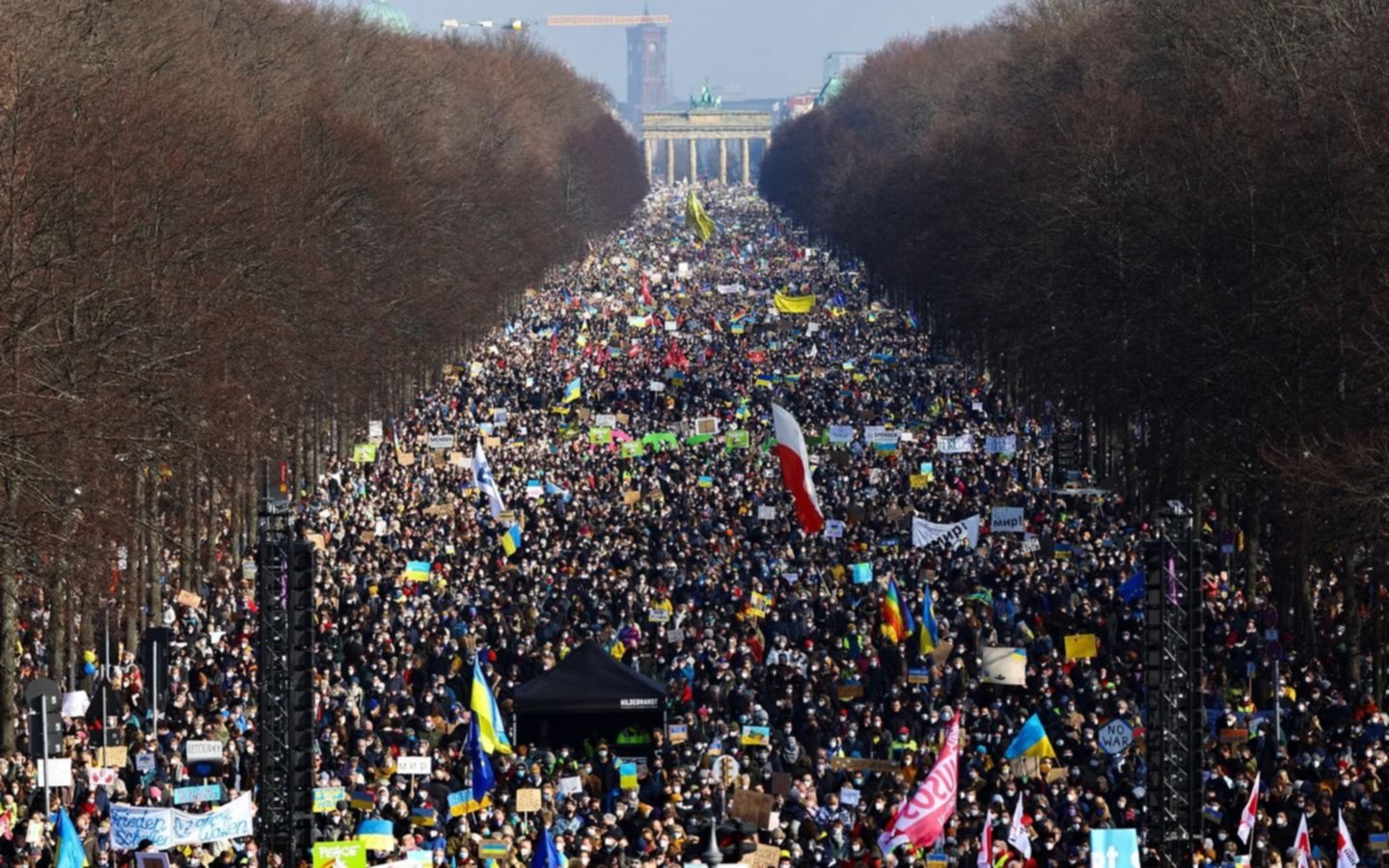 Multitudinarias manifestaciones contra la invasión de Rusia a Ucrania en las calles de Europa