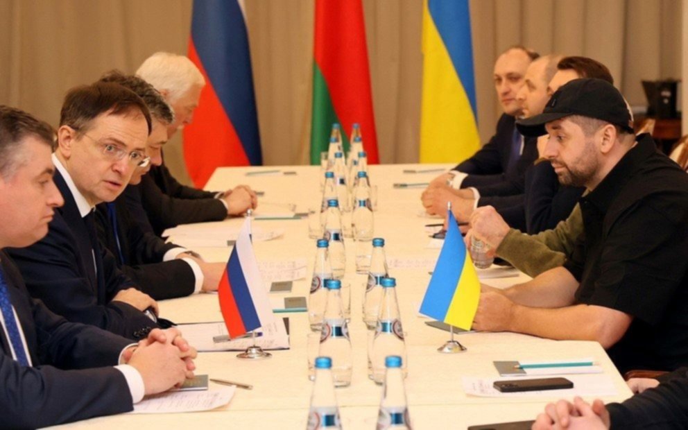 Tras reunirse, Ucrania y Rusia dieron detalles de la negociación por la paz: se lograron "ciertos avances"