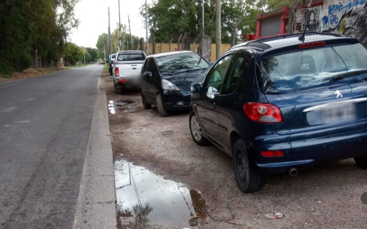 El "estacioná donde quieras" no afloja ni los fines de semana