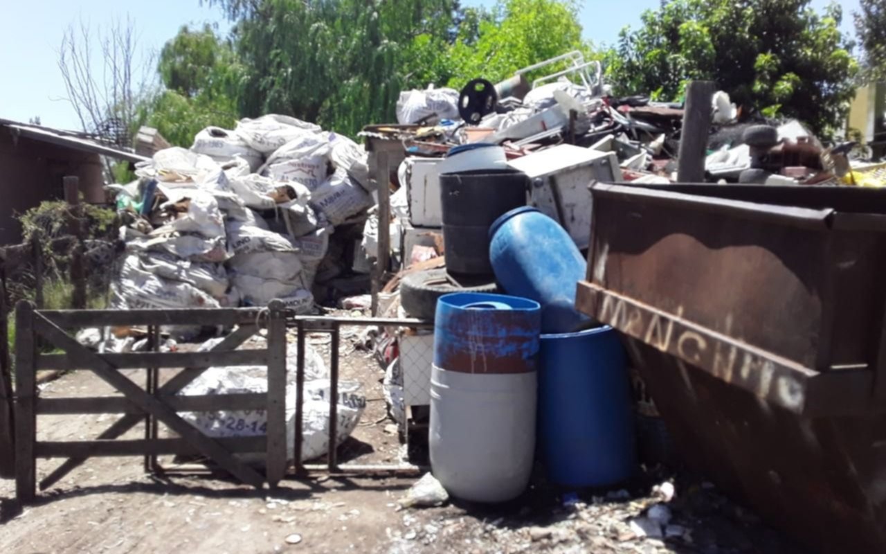 Reclaman por un gran depósito de basura ubicado en Gonnet