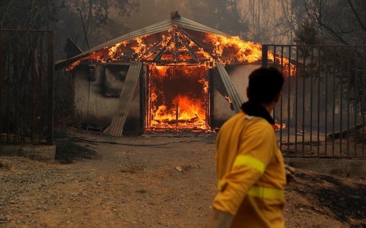 Decretaron estado de catástrofe en Chile por los incendios: ya hay 22 muertos y Argentina envió ayuda